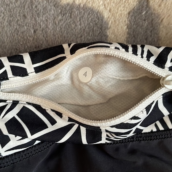 Lululemon 3 inch speed short Size 4 - Picture 3 of 3